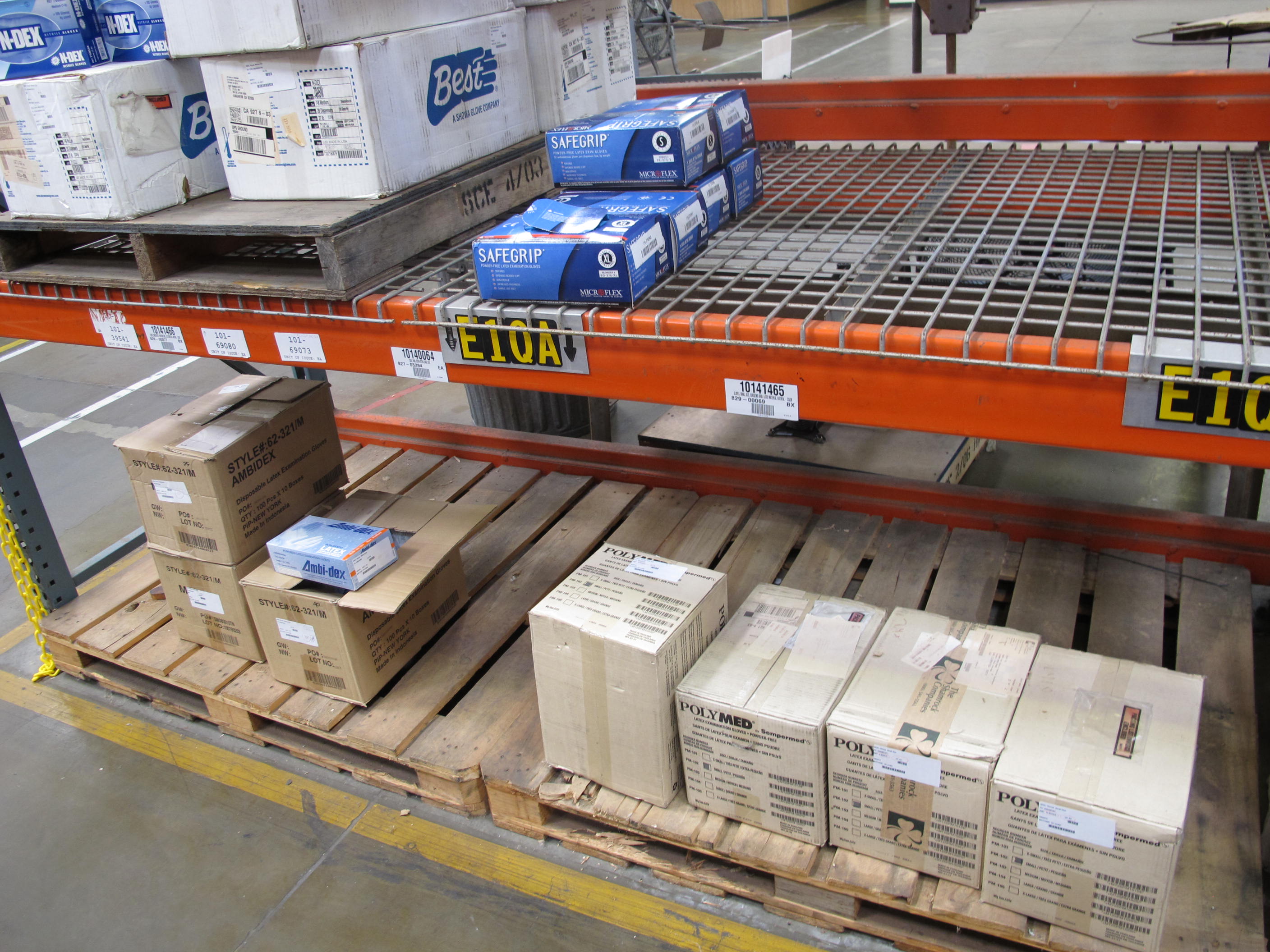 LOT TO INCLUDE: (7 BOXES/15-20 PACKS PER BOX, 100 GLOVES PER PACK) MEDIUM SIZED BLUE NITRILE GLOVES, (6 PACKS) SAFEGRIP POWDER FREE LATEX EXAMINATION GLOVES, (4 BOXES) SMALL POLYMED LATEX EXAMINATION GLOVES, (3 BOXES) AMBIDEX EXAMINATION GLOVES. LOADING & HANDLING FEE $15-4215